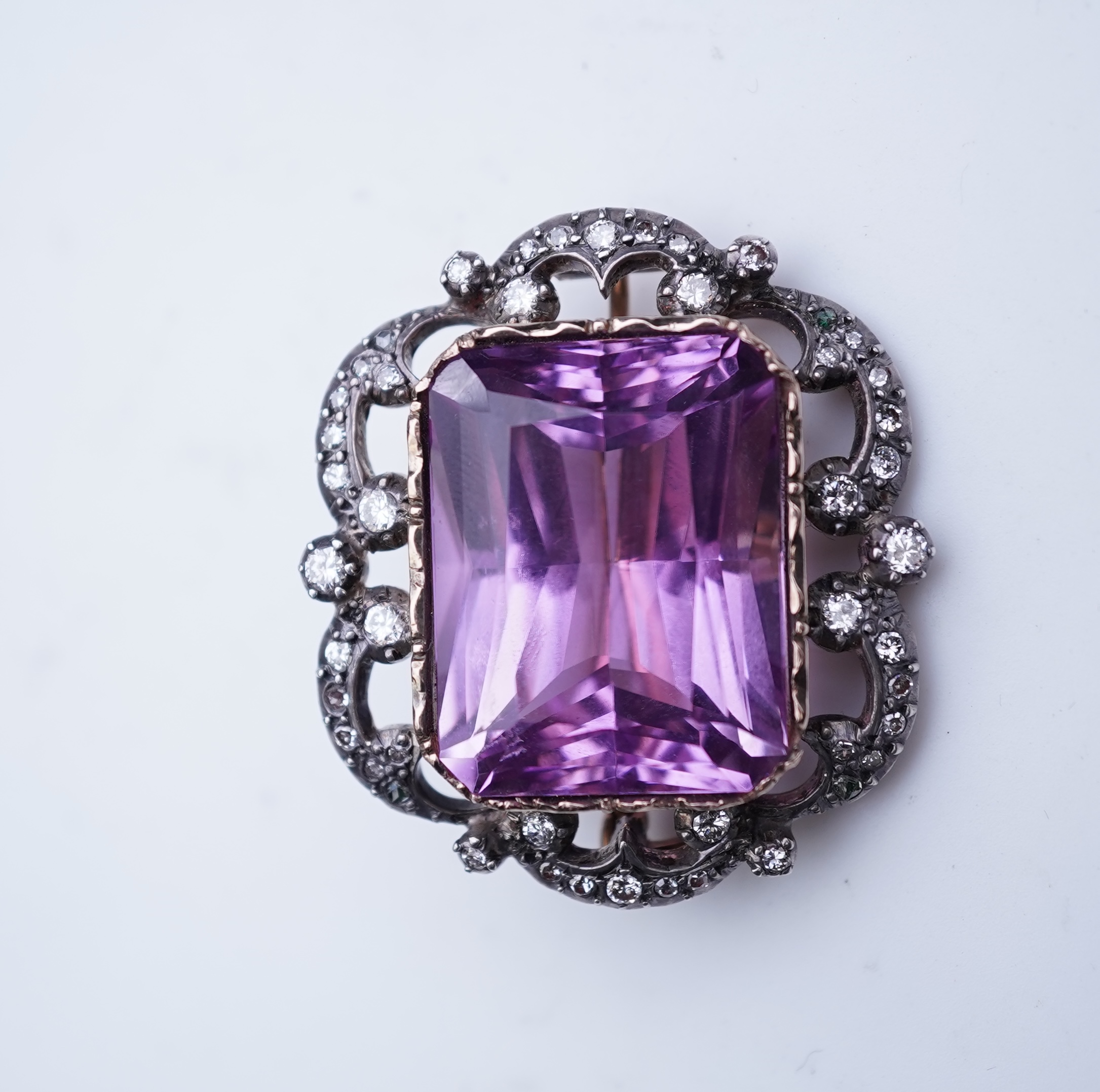 A fine kunzite and diamond brooch